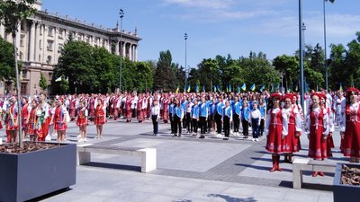 Більше тисячі виконавців заспівали гімн України на Соборній площі в Миколаєві Більше тисячі виконавців заспівали гімн України на Соборній площі в Миколаєві