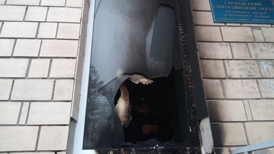 Підпалена адмінбудівля