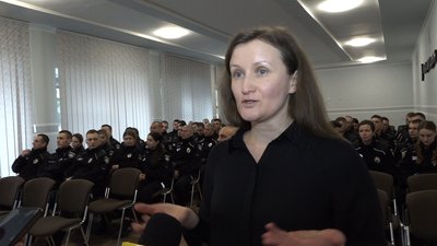 "Щоб не відчувати бар'єрів у спілкуванні" — майбутні поліцейські у Житомирі вивчають жестову мову "Щоб не відчувати бар'єрів у спілкуванні" — майбутні поліцейські у Житомирі вивчають жестову мову