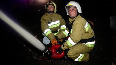 Внаслідок влучання боєприпасів у Миколаєві виникли дві пожежі Внаслідок влучання боєприпасів у Миколаєві виникли дві пожежі