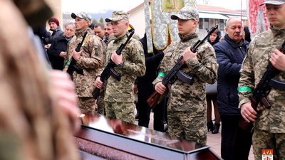 На Тернопільщині попрощалися із військовослужбовцем Любомиром Яремейчуком