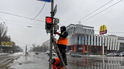 Світлофори на перехрестях у Вінниці обладнають автономним живленням