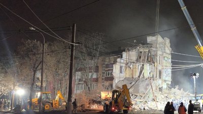 Ракетний удар по житловому будинку Кривого Рогу: що кажуть очевидці Ракетний удар по житловому будинку Кривого Рогу: що кажуть очевидці