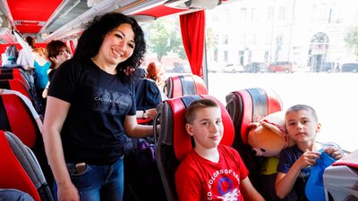 З Харкова до Туреччини евакуювали 35 дітей, які жили в метро та бомбосховищах
