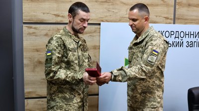 За участь в бойоаих діях на сході: троє прикордонників з Волині отримали державні відзнаки За участь в бойоаих діях на сході: троє прикордонників з Волині отримали державні відзнаки