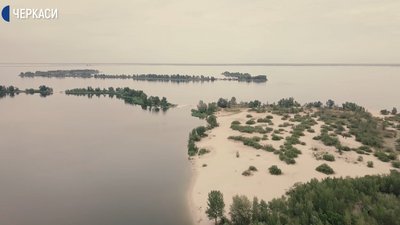 Через косу на Дніпрі цвіте вода Через косу на Дніпрі цвіте вода
