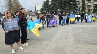 У Черкасах відбулася акція на підтримку полонених У Черкасах відбулася акція на підтримку полонених