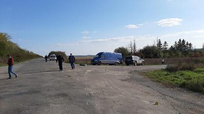 У ДТП на Тернопільщині не розминулися дві іномарки та бус У ДТП на Тернопільщині не розминулися дві іномарки та бус