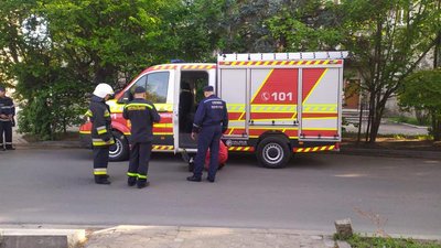 У Франківську рятувальники допомогли дитині - нога застрягла в огорожі У Франківську рятувальники допомогли дитині - нога застрягла в огорожі