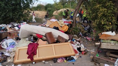 У Кропивницькому два дні не вивозили сміття з контейнерів через блокування безхатьками. Чим завершився конфлікт У Кропивницькому два дні не вивозили сміття з контейнерів через блокування безхатьками. Чим завершився конфлікт
