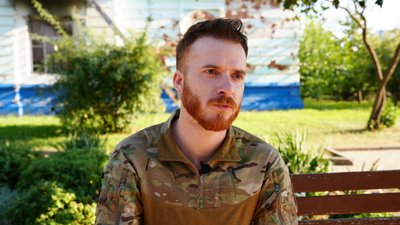 «Чого я боюсь більше, ніж смерті, — це глупої смерті». Як служить актор та військовий Денис Капустін