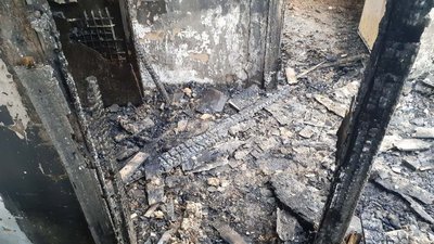 У Чернігівському районі в згорілому будинку знайшли тіло 22-річного хлопця У Чернігівському районі в згорілому будинку знайшли тіло 22-річного хлопця