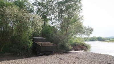 На Лімниці чоловік незаконно добував піщано-гравійну суміш