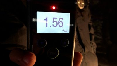У Рівному водій на повороті влетів у автомагазин. "Драгер" показав 1,56 проміле У Рівному водій на повороті влетів у автомагазин. "Драгер" показав 1,56 проміле