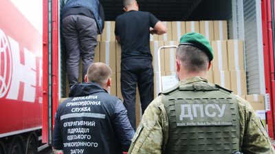 У порту Одеси вилучили контрабанду цигарок вартістю 80 мільйонів гривень У порту Одеси вилучили контрабанду цигарок вартістю 80 мільйонів гривень