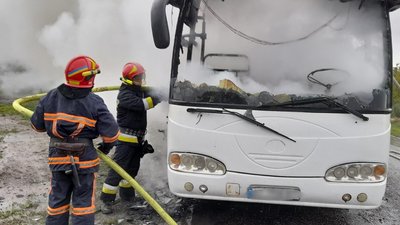 На Івано-Франківщині загорівся автобус. Пасажири та водії не травмувалися