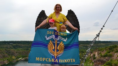"Впізнала по руках та шкарпетках": дружина військовополоненого з Миколаївщини пережила окупацію та чекає на чоловіка "Впізнала по руках та шкарпетках": дружина військовополоненого з Миколаївщини пережила окупацію та чекає на чоловіка