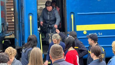 Черговий евакуаційний потяг привіз на Житомирщину шістьох переселенців з Донеччини Черговий евакуаційний потяг привіз на Житомирщину шістьох переселенців з Донеччини