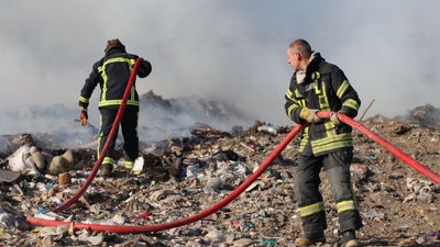 У Херсоні рятувальники загасили пожежу на несанкціонованому сміттєзвалищі У Херсоні рятувальники загасили пожежу на несанкціонованому сміттєзвалищі