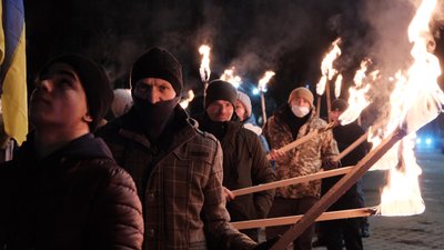 Вулицями Чернівців пройшлися смолоскипною ходою Вулицями Чернівців пройшлися смолоскипною ходою