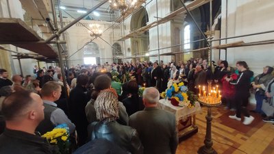 У Луцьку попрощалися з двома військовослужбовцями Костянтином Кіцом та Василем Ліснічуком У Луцьку попрощалися з двома військовослужбовцями Костянтином Кіцом та Василем Ліснічуком