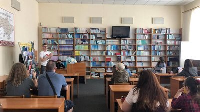 Першу збірку із 30 віршами представила студентка з Ужгорода. Назвала її "Початок" Першу збірку із 30 віршами представила студентка з Ужгорода. Назвала її "Початок"