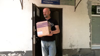 Збирають речі, їжу та медикаменти для ЗСУ: як працює благодійна організація "Цінність життя" у Франківську