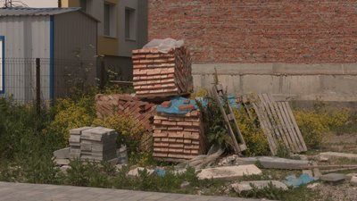 Будівельні матеріали біля школи у Чукалівці