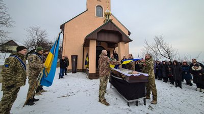 На Закарпатті попрощалися із полеглим захисником Олексієм Когутом