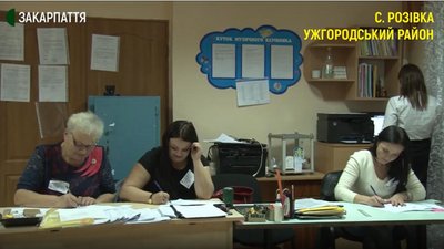 Як голосували в Холмківській та Розівській ОТГ на Закарпатті