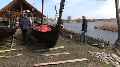 Дракар на воді, трава посіяна: як на Оствиці у Рівному готуються до сезону Дракар на воді, трава посіяна: як на Оствиці у Рівному готуються до сезону