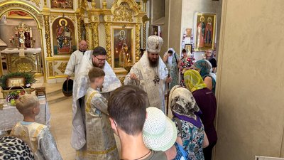 Освячують фрукти, квіти й мед. 6 серпня у всіх громадах ПЦУ на Кіровоградщині відзначили Преображення або Яблучний Спас Освячують фрукти, квіти й мед. 6 серпня у всіх громадах ПЦУ на Кіровоградщині відзначили Преображення або Яблучний Спас