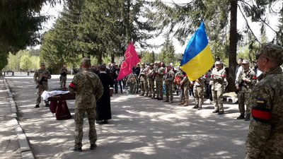 У Сумах попрощалися з військовим Дмитром Долговим У Сумах попрощалися з військовим Дмитром Долговим