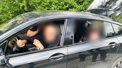 На Хмельниччині зупинили автівку з саджанцями коноплі - поліція