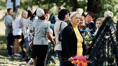 Назавжди 23: у громаді на Черкащині "живим коридором" зустріли загиблого воїна Назавжди 23: у громаді на Черкащині "живим коридором" зустріли загиблого воїна