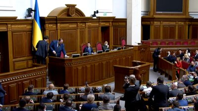 Рада відправила у відставку спікера Дмитра Разумкова Рада відправила у відставку спікера Дмитра Разумкова