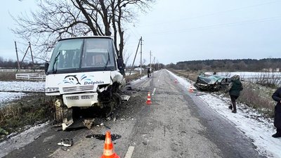 ДТП на Хмельниччині за участі маршрутного автобуса: травмувалась 48-річна жінка