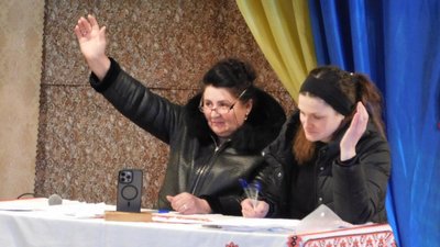 Голосування під час релігійних зборів в селі Бутове
