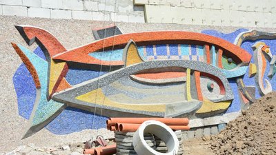 У Львові майже відновили мозаїку "Море і риби", яку раніше знищили У Львові майже відновили мозаїку "Море і риби", яку раніше знищили