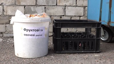У Черкасах дівчина з інвалідністю навчила мешканців будинку сортувати сміття У Черкасах дівчина з інвалідністю навчила мешканців будинку сортувати сміття