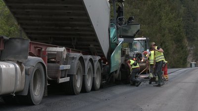 На Прикарпатті ремонтують відрізок дороги "Криворівня-Чернівці" На Прикарпатті ремонтують відрізок дороги "Криворівня-Чернівці"