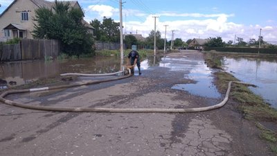 На Херсонщині в селі Сокологірне продовжують ліквідацію наслідків негоди