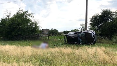 Через перекидання авто на Полтавщині травмована дівчинка-підліток Через перекидання авто на Полтавщині травмована дівчинка-підліток