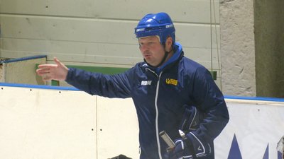 Виїхали з-під окупації. Як у Калуші тренується і готується до нового сезону хокейний клуб "Дніпро" з Херсона Виїхали з-під окупації. Як у Калуші тренується і готується до нового сезону хокейний клуб "Дніпро" з Херсона