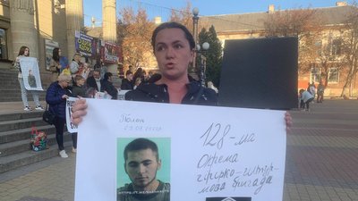 Жителька Тернопільщини майже два місяці чекає брата з російського полону