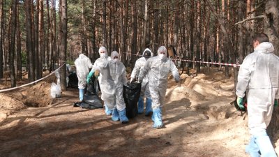 Уявіть — місто завалене трупами: розповідь ритуальника, який ховав людей в Ізюмському лісі Уявіть — місто завалене трупами: розповідь ритуальника, який ховав людей в Ізюмському лісі