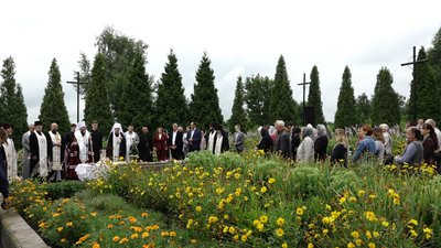 На Прикарпатті вірні ПЦУ молилися разом з митрополитом Епіфанієм