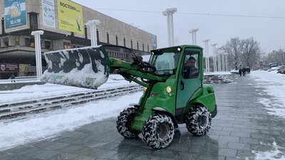 Комунальники усувають наслідки снігопаду на Харківщині Комунальники усувають наслідки снігопаду на Харківщині