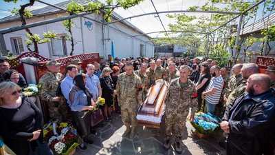 На Закарпатті попрощалися із загиблим на війні Юрієм Кручаницею На Закарпатті попрощалися із загиблим на війні Юрієм Кручаницею