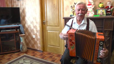 Із 80 років життя - 60 у музиці. Як коваль за освітою з Херсонщини присвятив себе мистецтву Із 80 років життя - 60 у музиці. Як коваль за освітою з Херсонщини присвятив себе мистецтву